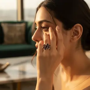 แหวนค็อกเทลเงินแท้ 925 ดีไซน์ทันสมัยสำหรับผู้หญิง ประดับพลอยโกเมนธรรมชาติ ฝังแบบกรงเล็บ ดีไซน์เรขาคณิต สำหรับเด็ก - Product Image 3