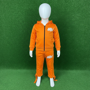 Ensemble de survêtement d'hiver pour enfants avec logo personnalisé en gros, avec pantalon de jogging, design chaud pour tout-petits, poches latérales à fermeture éclair - Product Image 4