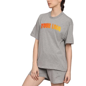 Ensemble de survêtement gris personnalisé pour femme, t-shirt oversize imprimé logo, short, tenue d'été deux pièces, vêtements de sport et d'entraînement - Product Image 1
