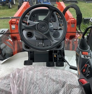 FOURNISSEUR DE CHARIOTS ÉLEVATEURS KUBOTA SÉRIE M6 M6-111 4x4 AVEC BOÎTE DE VITESSES INTELLI-SHIFT 24 VITESSES ET CHARGEUR LA1955 AVEC 2 - Product Image 5