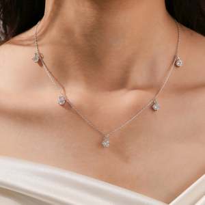 Collar de Diamantes y Esmeralda de Laboratorio de 2.80 CT, Impresionante Diseño Colgante para Bodas y Fiestas, y Colecciones de Joyería Fina de Alta Gama - Product Image 2