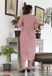 ชุดคุर्ตาแบบดั้งเดิมของผู้หญิงปากีสถาน ผ้าเรยอนผสมพิมพ์ลายทึบ ทันสมัย เหมาะสำหรับใส่ในโอกาสพิเศษ งานเฉลิมฉลอง และใส่ในชีวิตประจำวัน - Product Image 2