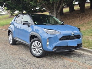Voiture d'occasion en bon état, Toyota YarisS Cross 1.5 Hybrid G 5 portes SUV 4 roues motrices CVT <span class=keywords><strong>2023</strong></span>, livraison mondiale - Product Image 1