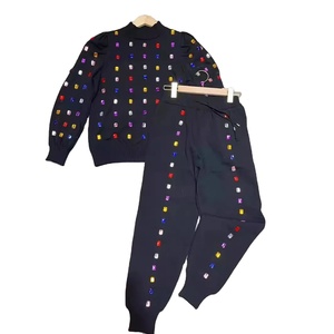 Pulls en tricot à perles de couleur arc-en-ciel, sweat-shirts en cristal avec strass, pantalons à paillettes, ensemble de survêtement d'hiver 2 pièces personnalisable - Product Image 1