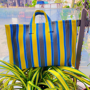 Bolsas tejidas a rayas de nailon reciclado de la India fabricadas en la India Bolsas y bolsas multicolores ecológicas del mercado fabricadas en la India. - Product Image 1