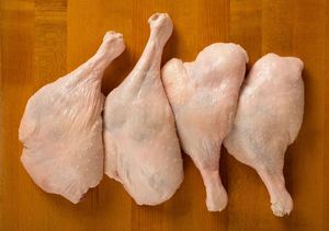 Cuisses d'oie nettoyées, calibrées et prêtes à cuire, surgelées, produit très demandé pour les restaurants, les traiteurs et les fournisseurs de détail. - Product Image 3