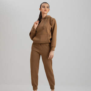 Chándales de invierno de algodón 100% con estampado de logotipo personalizado para mujer Panel transpirable y parches Chándal de mujer para adultos personalizado - Product Image 2