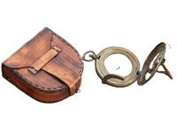 Bussola a lancetta solare vintage Art Déco in ottone con custodia in pelle mobile, artigianato marittimo antico da collezione, realizzato a mano in metallo