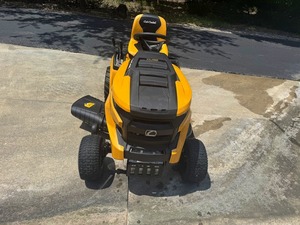 Tracteurs à gazon Cub Cadet XT1 LT42 : Achetez une qualité supérieure, une maniabilité fluide, un siège confortable et une coupe de gazon efficace - Product Image 2