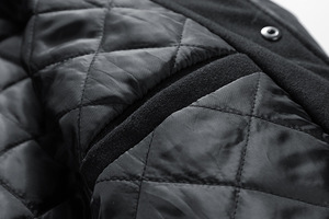 Veste de baseball personnalisée noire et blanche, veste d'hiver épaisse de style universitaire, manches en cuir PU, veste d'étudiant pour homme - Product Image 5