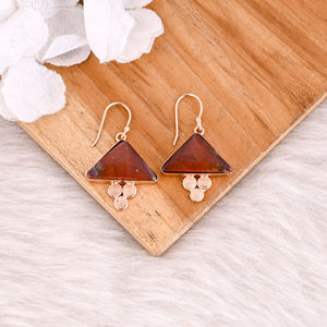 Boucles d'oreilles pendantes en laiton plaqué or rose faites à la main bijoux de déclaration uniques à la mode café jaspe triangle pierre précieuse grand cadeau de fête - Product Image 5