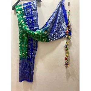 Châle ethnique en satin brodé Gharchola Bandhej de haute qualité, multicolore, en soie et dentelle bleue, idéal pour la saison hivernale - Product Image 1