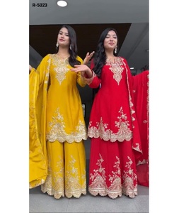 Tenue ethnique indienne en faux georgette, sharara avec des broderies complexes et des sequins pour les mariages et les festivals - Product Image 1