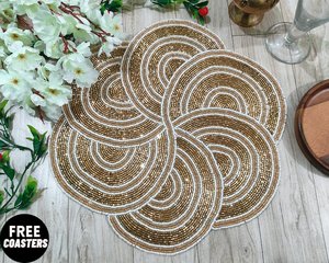 Mantel blanco hecho a mano con cargador dorado, mantel decorativo floral con cuentas vieiras - Product Image 2