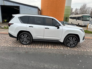 USATO 2026 LEXUS LX 600 3.4L 6 Cilindri Benzina Potenza 415 CV 4WD Assali 2 Euro 6 Trasmissione Automatica Guida a Sinistra - Product Image 4