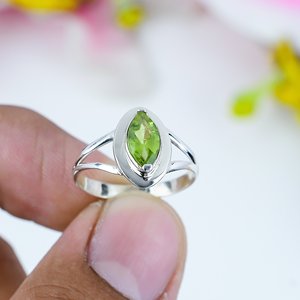 Anillo de plata de ley 925 con peridoto de diseño para mujer |   Joyería Ajustable Hecha a Mano con Gema Verde Corte Marquesa - Product Image 3