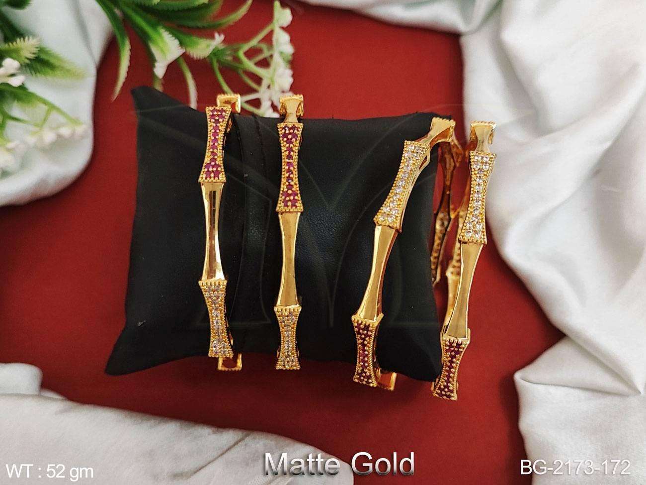 สีขาวทับทิม