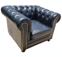 Sillón Chesterfield Moderno de Cuero Negro, Sillón Club de Lujo con Respaldo Acolchado, Detalles de Tachuelas Doradas, Sofá Individual para Oficina u Hogar