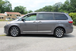 2020 pour Sienna XLE 7 places, Mini-fourgonnette de luxe à traction intégrale, moteur essence 3.5L automatique, norme d'émission Euro IV, conduite à gauche - Product Image 2