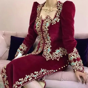 การออกแบบที่สวยงามของการปักบนแจ็คเก็ตสีมารูนและชุดคาราโก้ด้วยลูกปัดแก้วคริสตัลประดับด้วยหิน งาน DABKA @ 2024 - Product Image 1