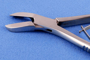 Pinzas Cortahuesos Liston Curvas de 17 cm con Doble Resorte, Instrumento Ortopédico, Instrumento para Sujetar Huesos de MayoMed - Product Image 5