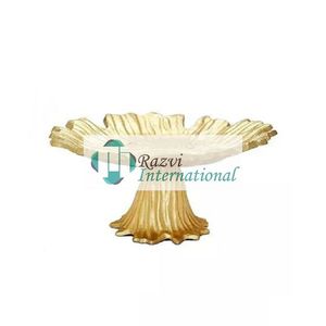 Présentoir à gâteau avec bordure ondulée dorée Bords incurvés à la main Présentoir à gâteau et plateau doré et blanc de créateur Présentoir à gâteau pour fêtes d'anniversaire - Product Image 6