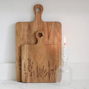 Vente en gros de plateau à découper en bambou naturel disponible en différentes tailles pour les fruits et la planche à découper les fruits secs - Product Image 1