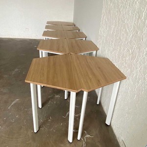 Mesa Trapezoidal Mini HBLG017 88x50x75cm, Mueble Escolar Moderno Estilo Lego, Escritorio para Profesor/Estudiante, para Uso en Taller, Hecho de Madera Contrachapada - Product Image 3
