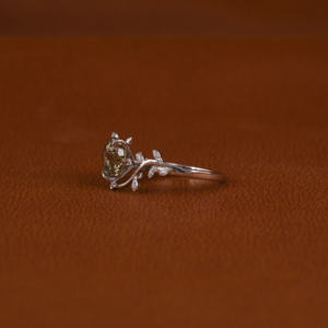 Anillo de Boda Chapado en Oro Blanco Sólido de 18KT, Piedra Lateral de Diamante Cultivado en Laboratorio, Diseño Personalizado, Estilo de Moda, IGI - Product Image 2