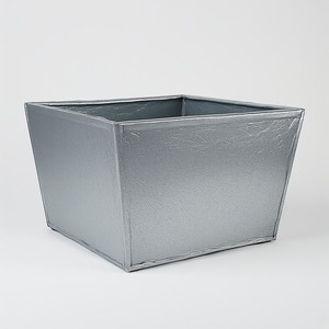 Bougeoir de Noël en laiton poli conçu avec une touche festive élégante offrant un style de vacances de qualité supérieure pour les décorations - Product Image 6