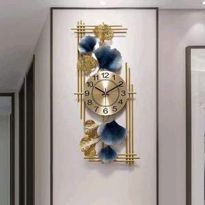 Horloge murale décorative en métal de 36 pouces de luxe moderne avec feuille de ginkgo bleu doré pour le salon, le couloir, le bureau et la décoration. - Product Image 2