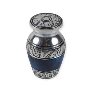 Urne commémorative compacte en métal argenté et bleu avec un design gravé traditionnel, petite urne commémorative pour les cendres - Product Image 1