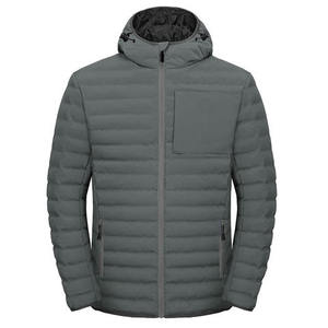 Chaqueta cortavientos atlética con paneles elásticos, logotipo reflectante y capa interna que absorbe la humedad - Product Image 5