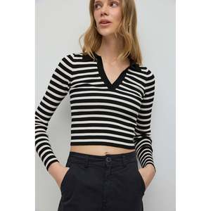เสื้อสเวตเตอร์ถักลายทางคอปกโปโล - Product Image 2