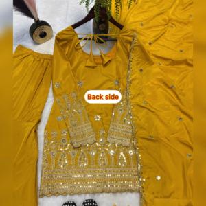 Traje Sharara bordado de seda crepé amarillo radiante Ropa de fiesta festiva Elegante Dupatta Detalles intrincados Estilo Salwar Kameez - Product Image 3