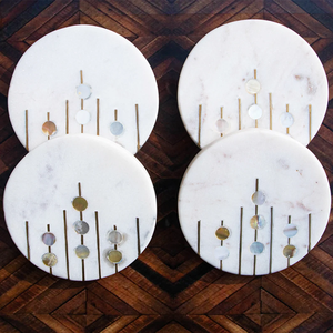 Posavasos de mármol personalizado Madre de perla y línea de latón Artesanía Posavasos decorativo de Mesa Redonda al precio más bajo - Product Image 1