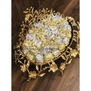 Flores y capullos diseñador de alto grado chapado en oro de alta calidad hecho de metal de calidad superior aspecto atractivo bandeja de servicio de chocolates de lujo - Product Image 1