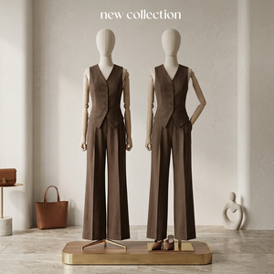 Conjunto Elegante de Chaleco Marrón con Botones y Pantalones Cortos Anchos para Mujer, Formal, Transpirable, Corte Ajustado, Moda Primavera/Verano - Product Image 1