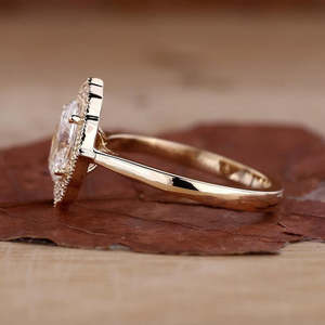 Anillo de compromiso solitario con diamante natural de corte redondo de 2.00 quilates en oro amarillo de 14 quilates estilo clásico - Product Image 3