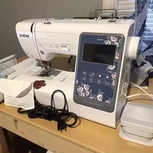Máquina de Coser y Bordar Computarizada Brothex SE600, Diseño Compacto para Proyectos Creativos - Product Image 1