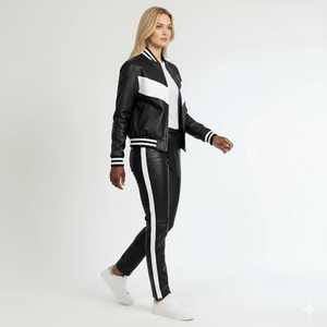 Conjunto de Sudadera con Capucha y Pantalones Acampanados de Alta Calidad para Venta al por Mayor, Chándal Personalizable con Logotipo, Trajes Deportivos Rojos para Mujer - Product Image 3