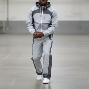 Conjunto deportivo para hombre, chándal personalizado con pantalones deportivos de corte atlético y chaqueta con cremallera completa - Product Image 4