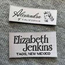 Étiquettes tissées en polyester de couleur personnalisée de haute qualité Nom de marque privé Logo Fin Conception pliante pour vêtements Chaussures Vêtement - Product Image 4