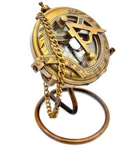 Brújula Náutica de Metal Estilo Antiguo, Acabado Elegante en Latón, Regalo Perfecto para Marineros, Exploradores, Entusiastas del Aire Libre y Coleccionistas - Product Image 1
