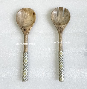 Vente chaude Style populaire longue poignée en résine bois d'acacia ustensiles de service outils à salade en bois ensemble de serveur à salade - Product Image 5