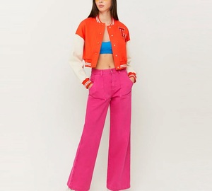 เสื้อแจ็คเก็ตทีมครอปสตรีทสำหรับผู้หญิงเสื้อครอปทีมีสต์ปักโลโก้ด้วยกำมะหยี่แบบกำหนดเอง - Product Image 4