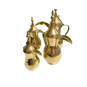 Théière saoudienne en laiton massif haute vente Dallah arabe gravé disponible à un prix abordable - Product Image 2