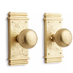 Poignées de porte en aluminium améliorent la durabilité globale des systèmes de quincaillerie de porte, réduisant ainsi le bruit et les vibrations pendant le fonctionnement. - Product Image 1