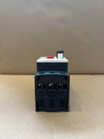 Disjoncteur de moteur magnétique thermique Schneider TeSys GV2ME32 24-32A bornes à vis et commande à bouton-poussoir
