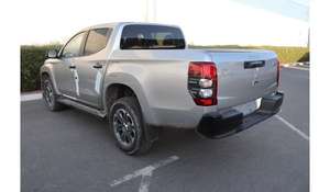 USADO Silver L200 2023-2024 AWD Volante a la Izquierda Asientos de Cuero ACC Automático Cámara Trasera 360 Neumáticos R18 SUV Diésel de 6 Cilindros - Product Image 6